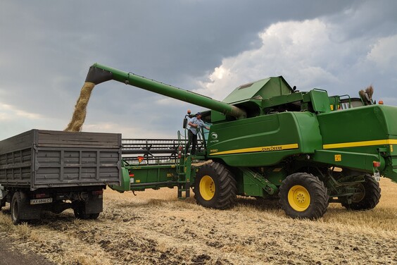 Аграрії Харківщини зібрали більш як 1,2 мільйона тонн зерна
