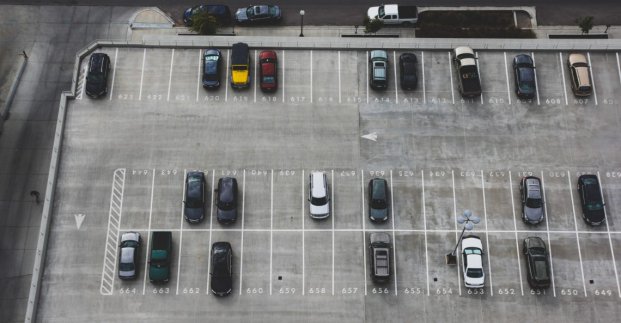 У Харкові відновлюють паркувальні майданчики: вартість паркування розраховується