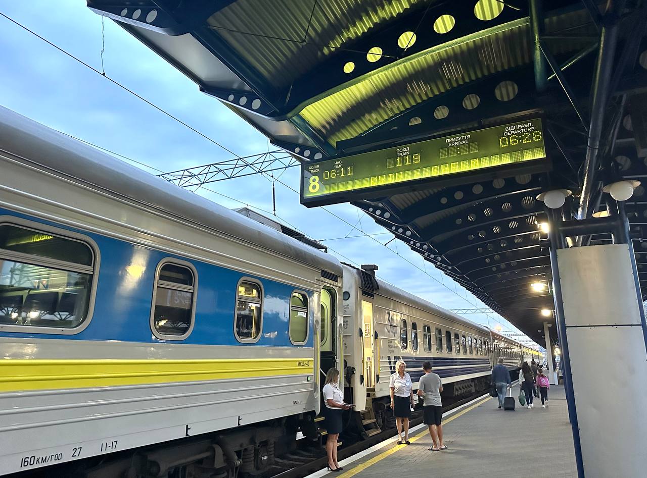 Перший рейс з аншлагом: «Укрзалізниця» запустила новий потяг до Польщі