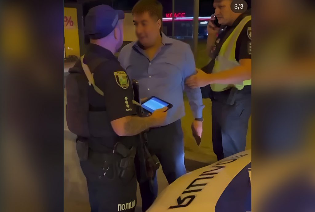 В Харкові п’яний пасажир таксі погрожував працівникам поліції: коментар патрульних