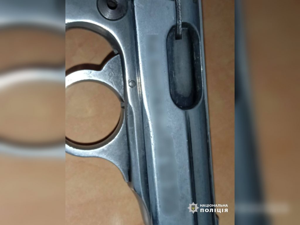 На Харківщині поліція затримала водія з пістолетом