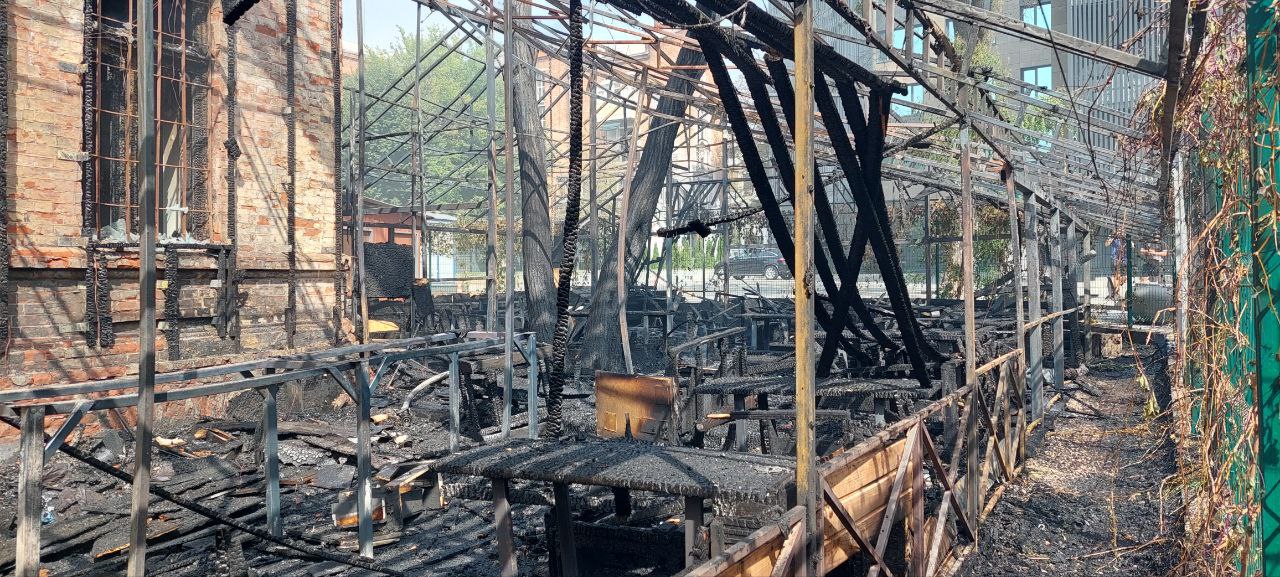 Згоріло вщент: в центрі Харкова сталася пожежа у кафе