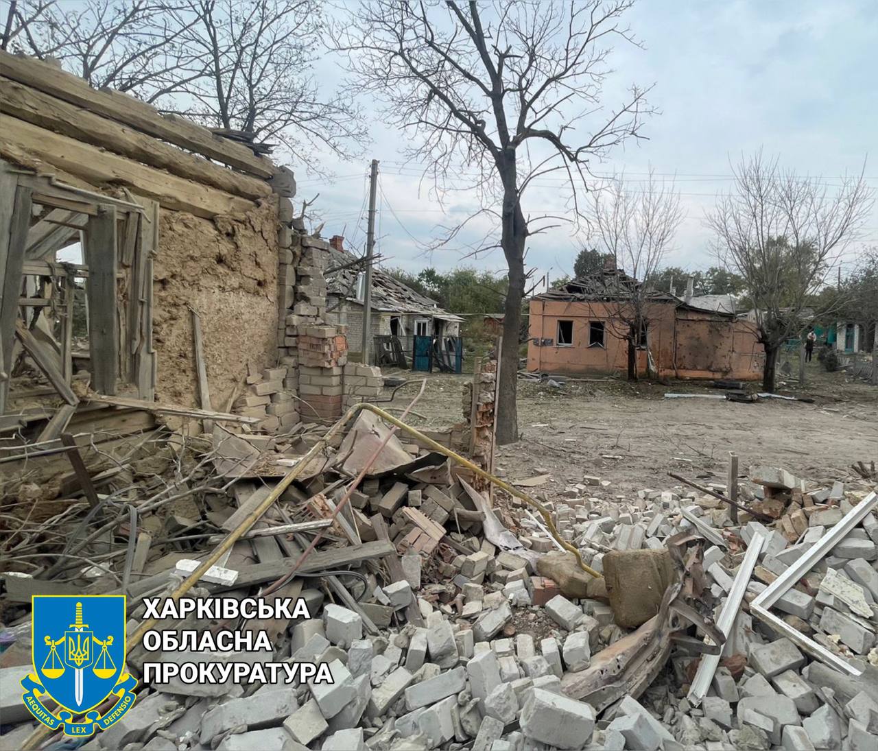 Пошкоджені будинки та знищені автівки: наслідки обстрілів Харківщини за добу