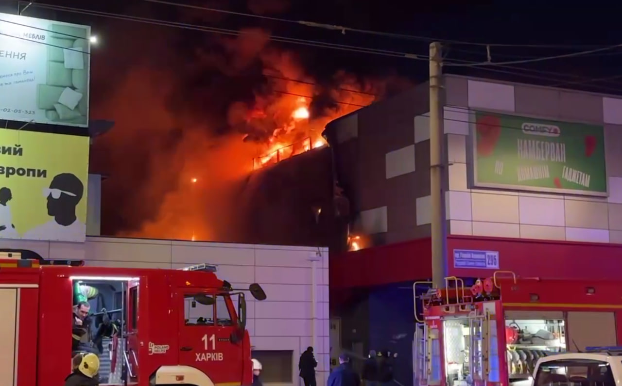 У Харкові ліквідували масштабну пожежу в супермаркеті