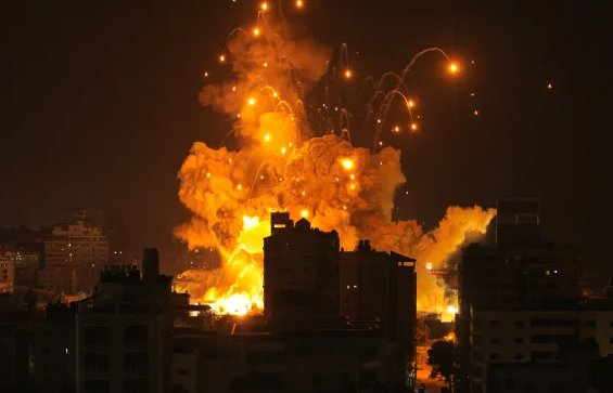 Ізраїль продовжує удари по сектору Газа: завдано ударів по 800 об’єктах