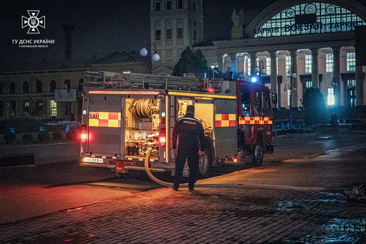 Рятувальники ліквідували пожежу торговельних павільйонів у Харкові