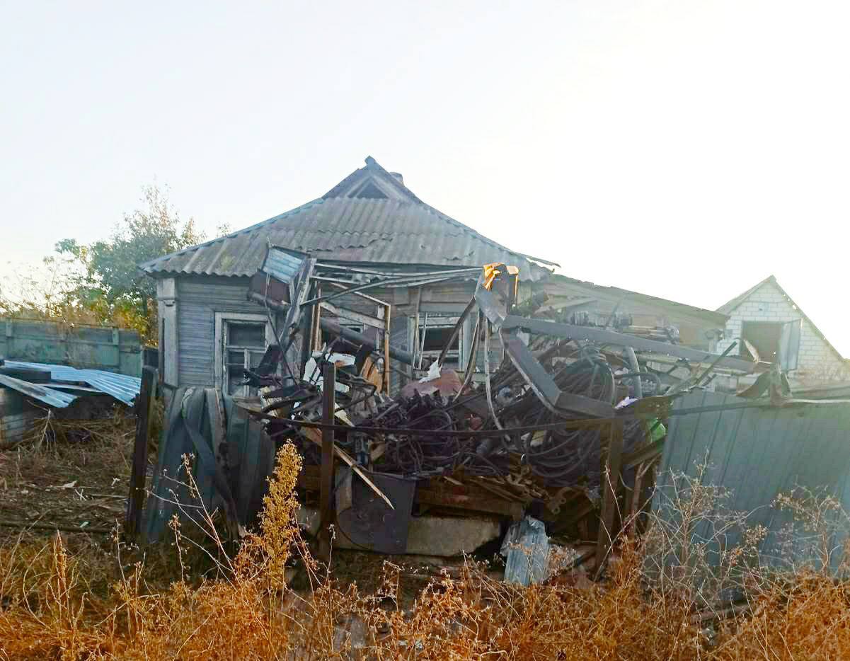 3 жовтня, ввечері окупанти вдарили по селу на Харківщині: йдуть відновлювальні роботи