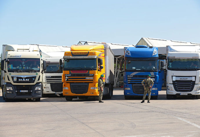 На кордоні з Польщею заблоковано майже 3 тисячі вантажівок