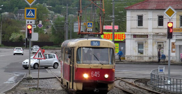 На Салтівці змінили маршрут три трамваї, курсує тимчасовий автобус