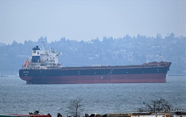 Біля українського порту на міні підірвалося судно з пшеницею