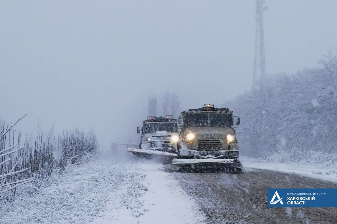 У неділю сніг на дорогах Харківщини прибирали 100 одиниць техніки