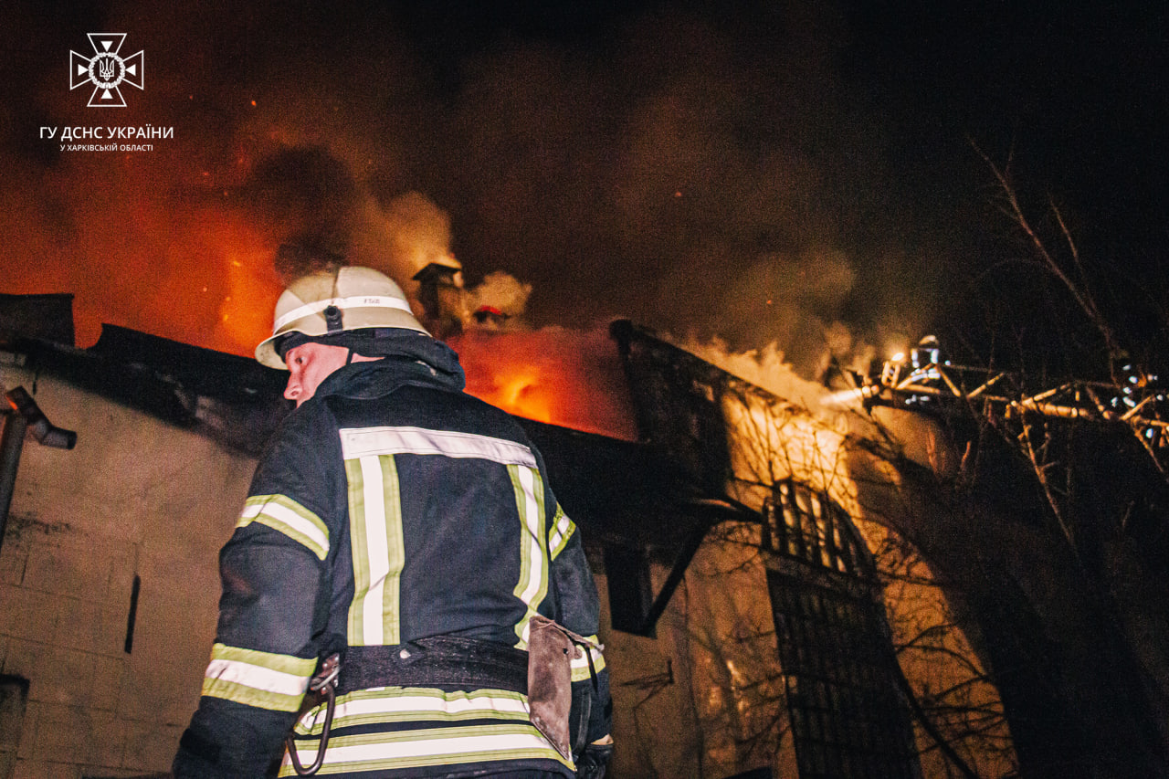 У Куп’янську рятувальникам довелося гасити дві пожежі після обстрілів