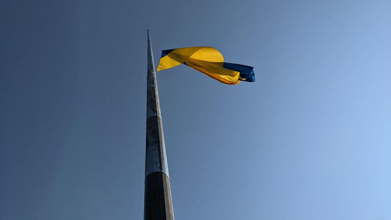У Харкові через негоду приспустили прапор