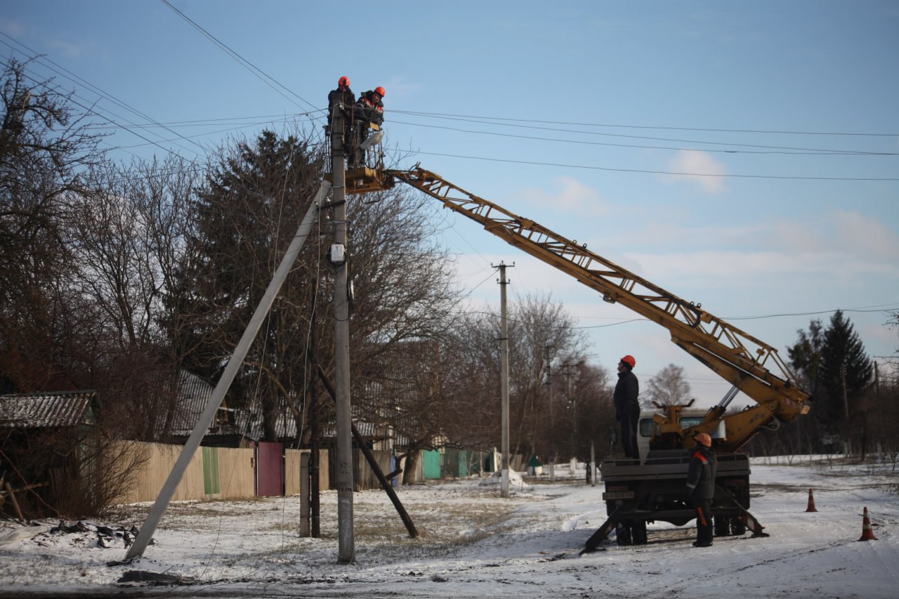Ліквідувати пошкодження мереж після обстрілів Харківщини енергетики обіцяють протягом дня