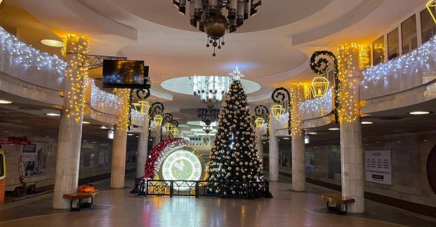 Новорічними декораціями прикрасять сім станцій харківського метрополітену
