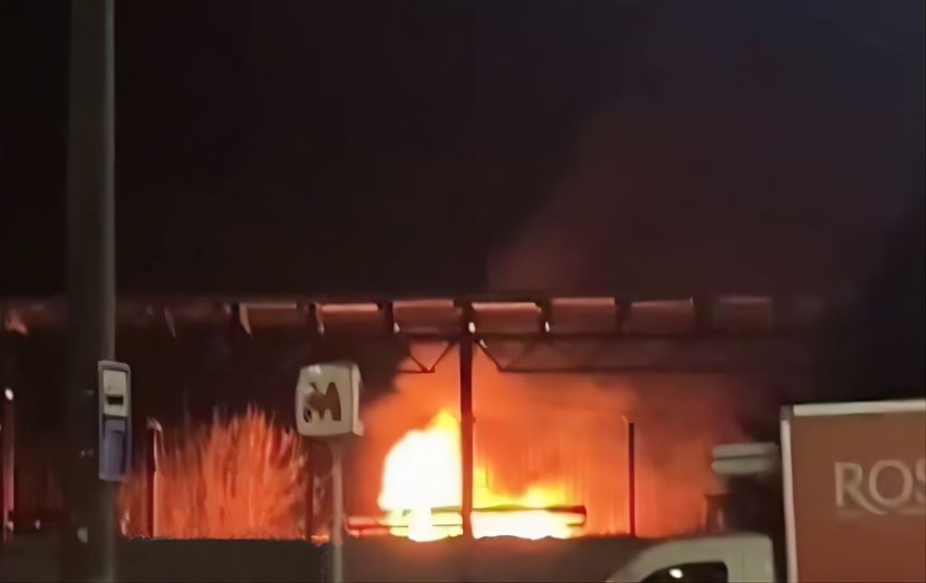 У Харкові на ринку біля метро сталася пожежа