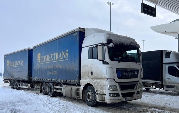 В чергах на польскому кордоні понад 4000 вантажівок – ДПСУ