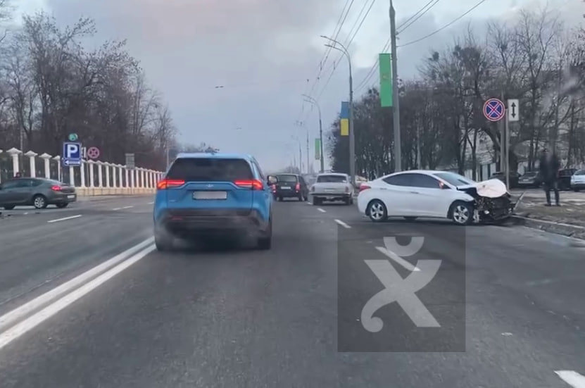 У Харкові на Сумській не розминулися 4 автівки на одному місці: оформлено дві ДТП