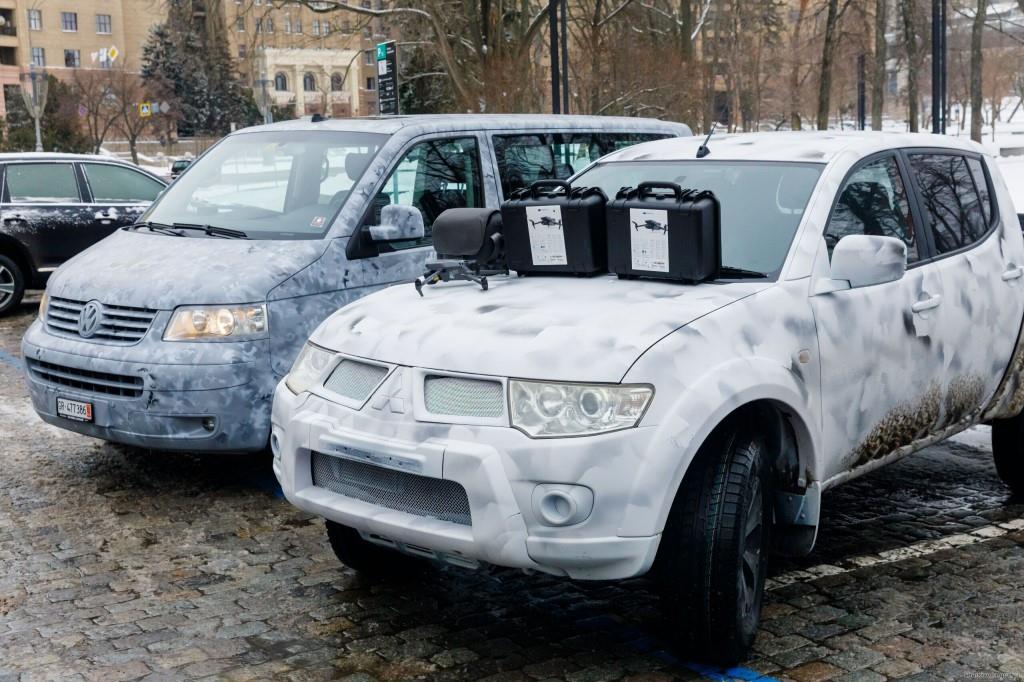 Харківським військовим передали автівки, тепловізори та дрони