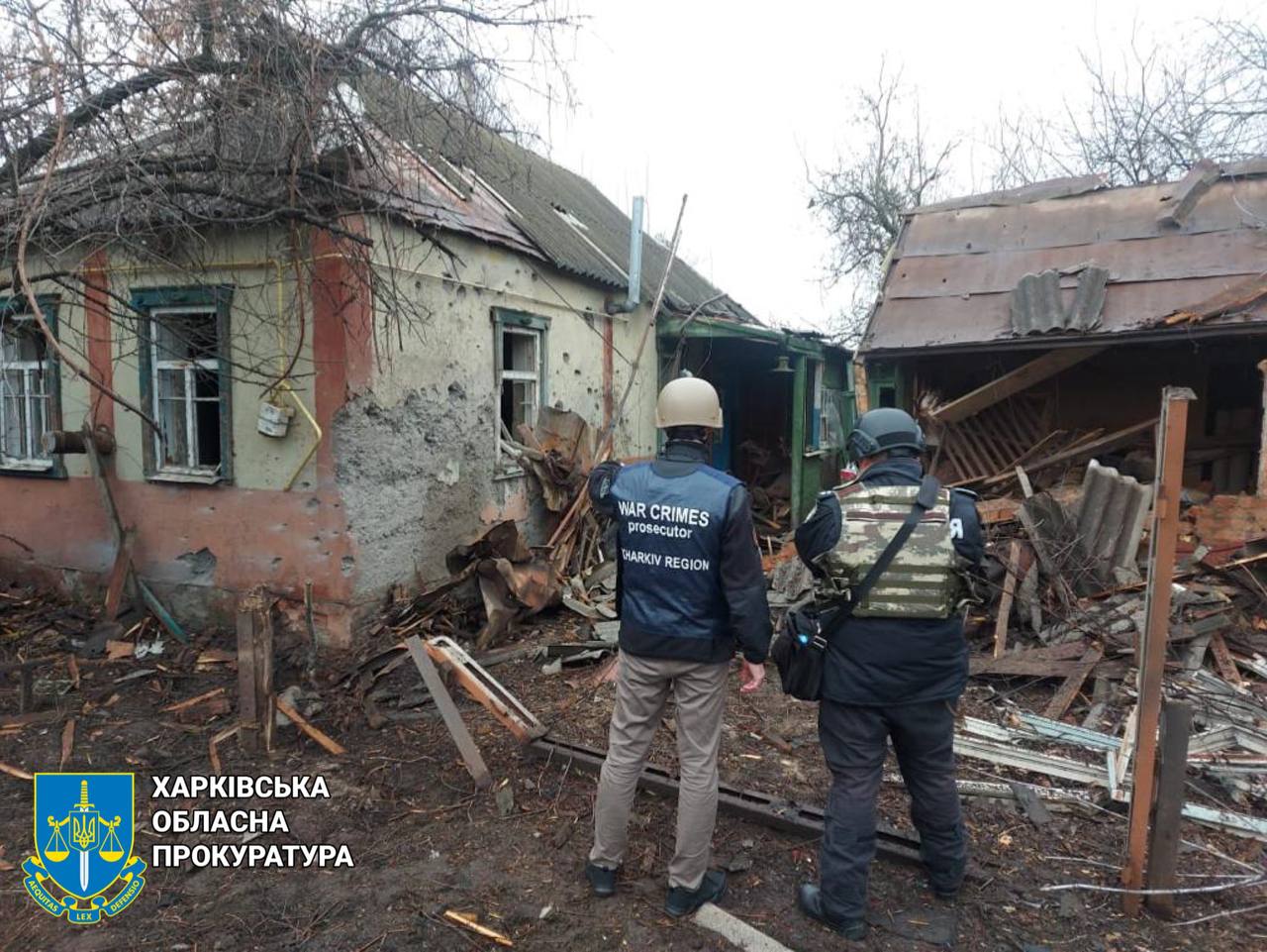 Били з артилерії: слідчі показали наслідки обстрілів села Липці на Харківщині