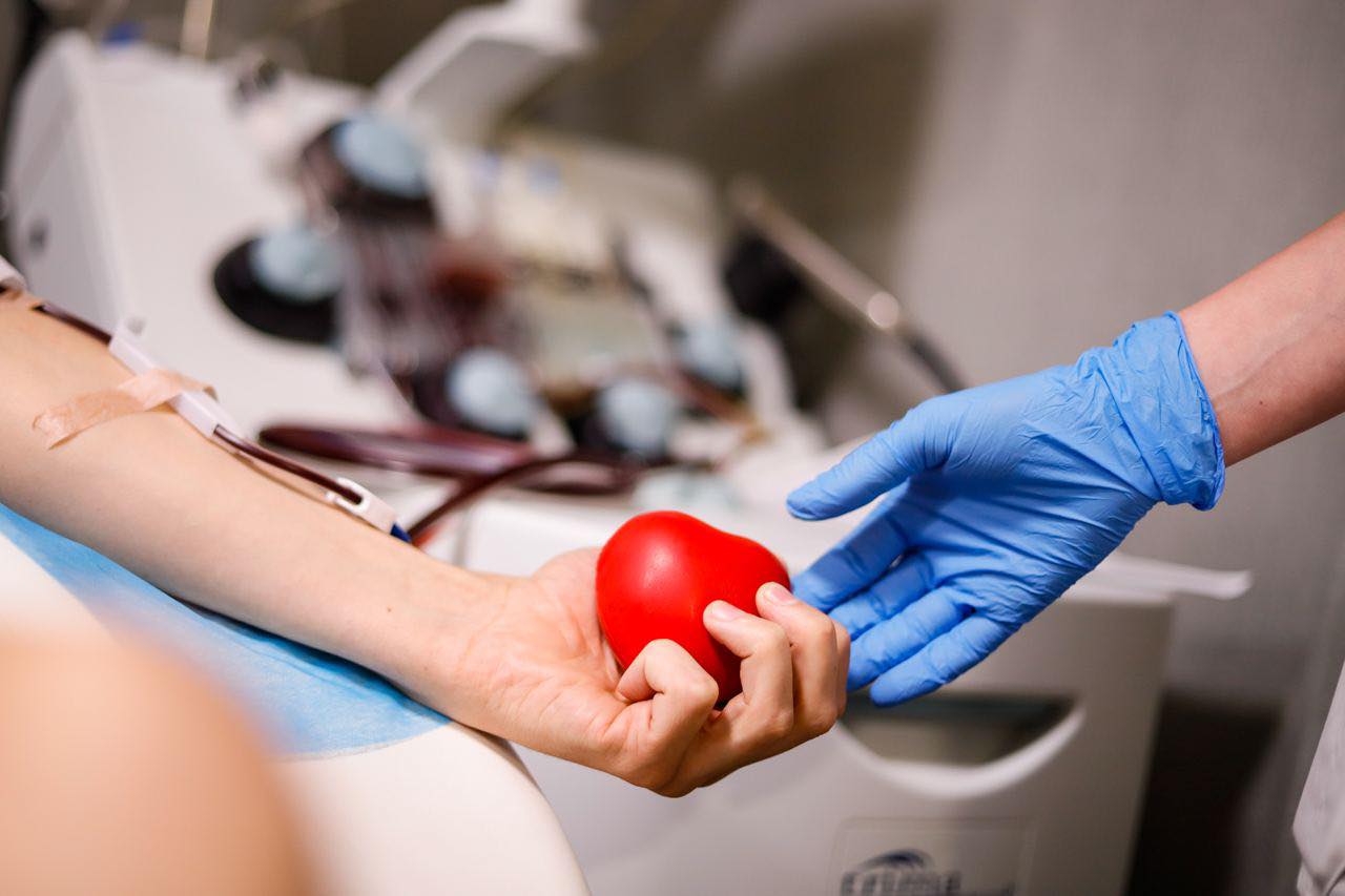Немає що передавати лікарням та бійцям: у Харкові шукають донорів крові