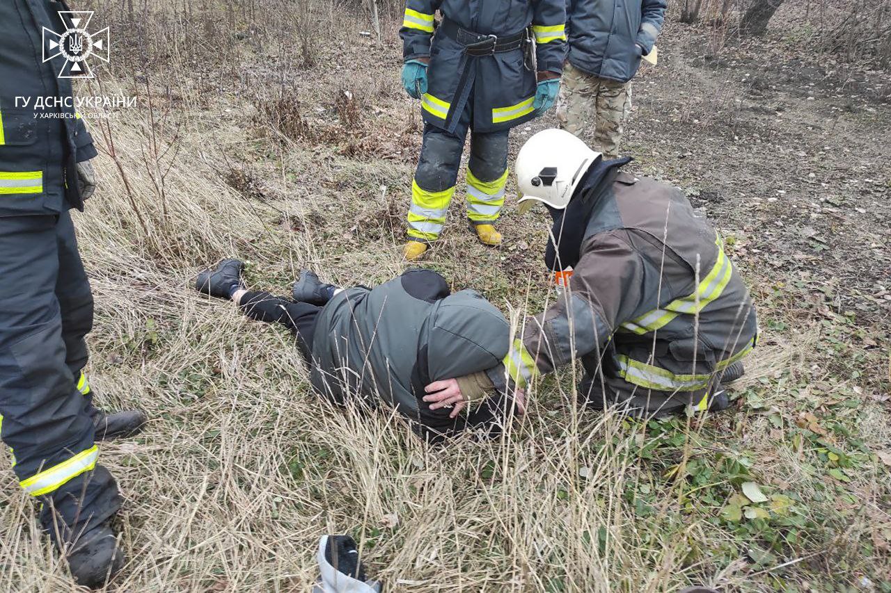 Харківські ДСНСники врятували чоловіка, який не зміг вибратися з палаючої квартири