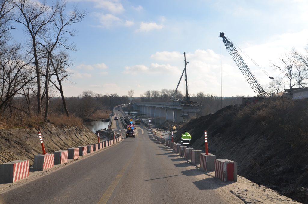 На Харківщині ремонтують стратегічно важливий міст: названо строки завершення робіт