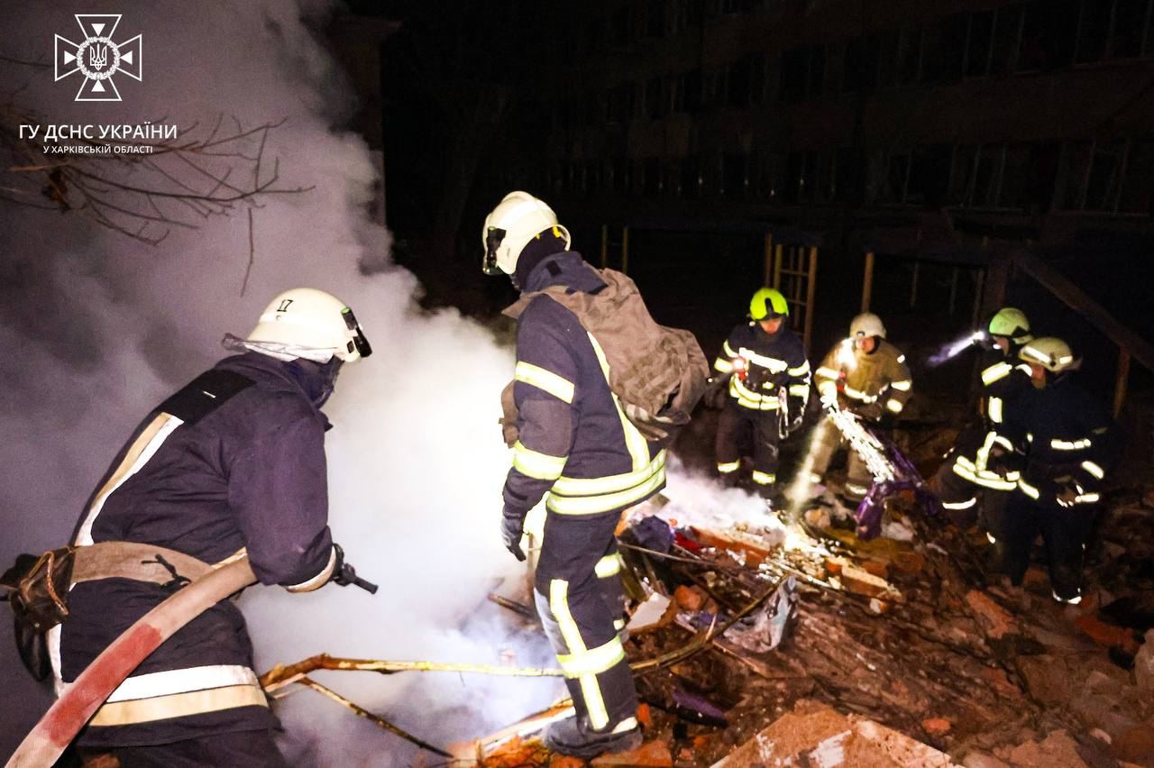 Рятувальники ліквідували наслідки нічної атаки ворога на Харків