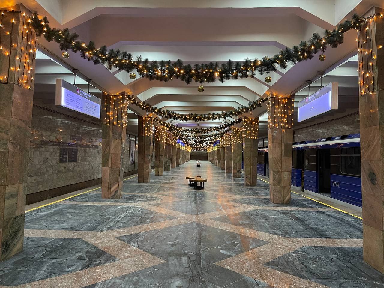 Цієї ночі ще одна станція метрополітену в Харкові стала «новорічною»