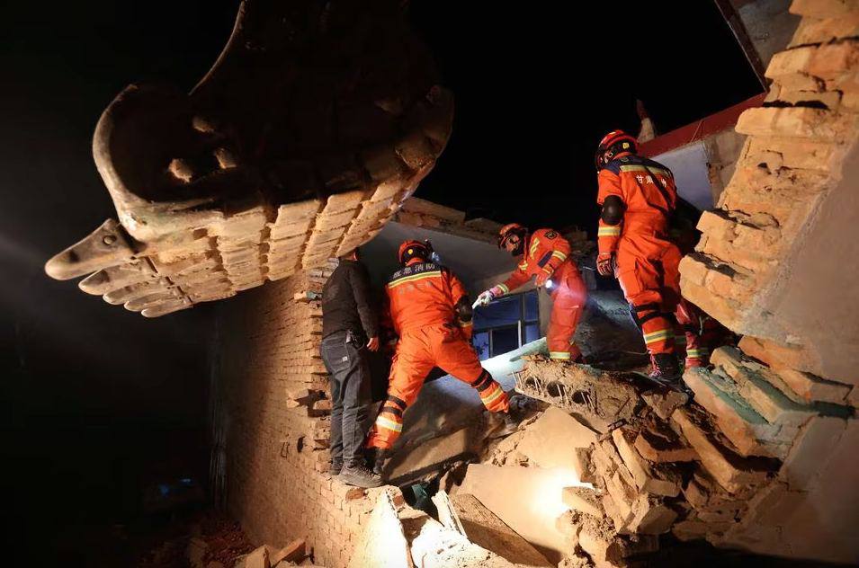 У Китаї стався сильний землетрус:  є зруйновані будинки та загиблі