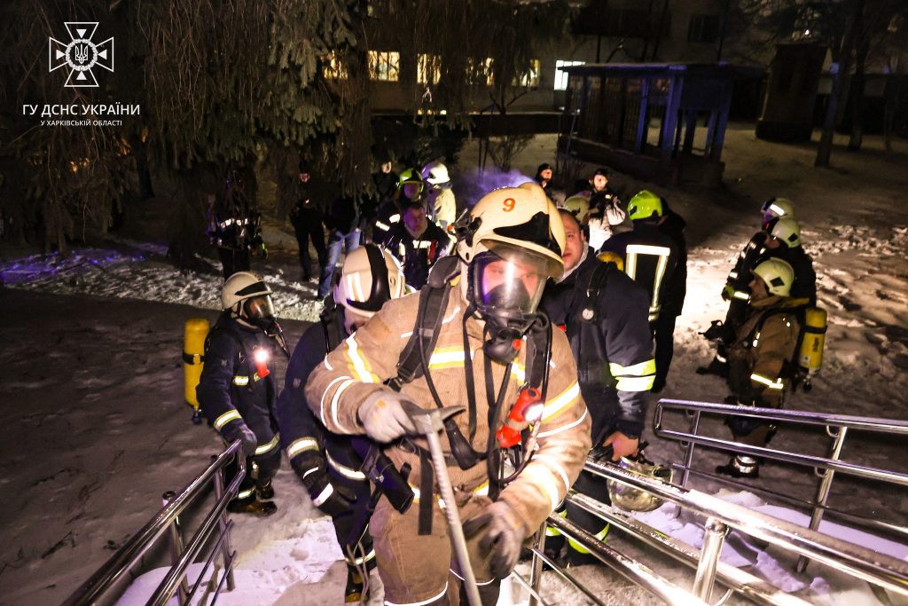 Врятовано 3 дорослих та 1 дитину: пожежа в дитячій обласній лікарні у Харкові