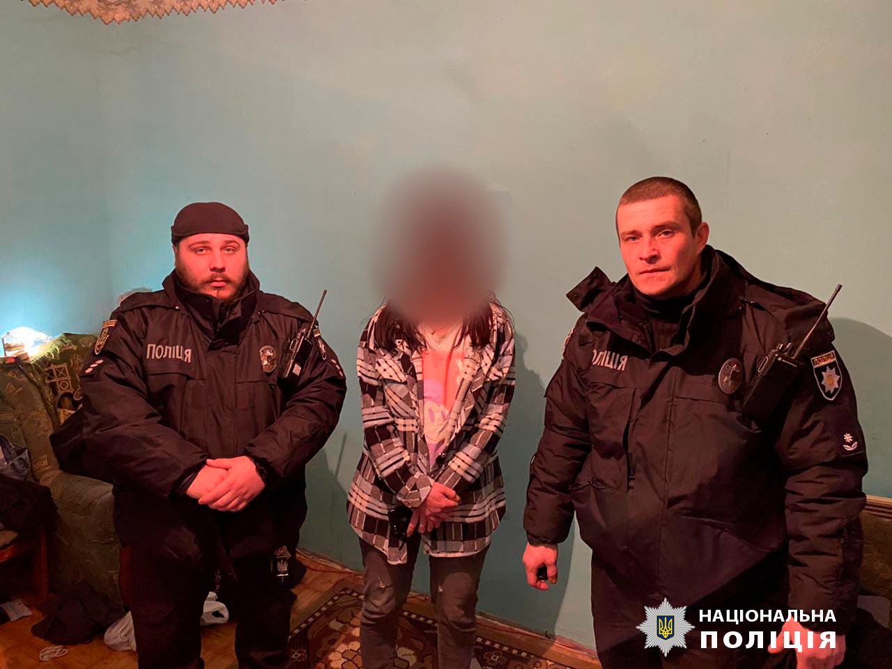 Переховувалася від суду, зберігала гранату та наркотики: на Харківщині виявили розшукувану жінку