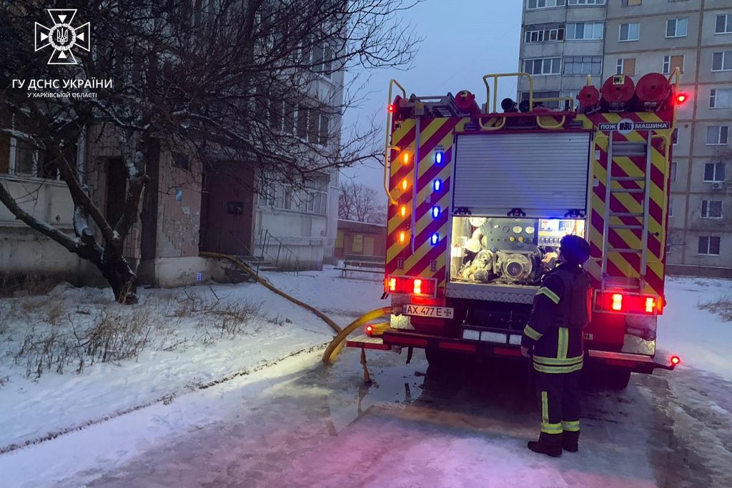 На Харківщині з палаючої квартири врятували чоловіка, його дружина загинула