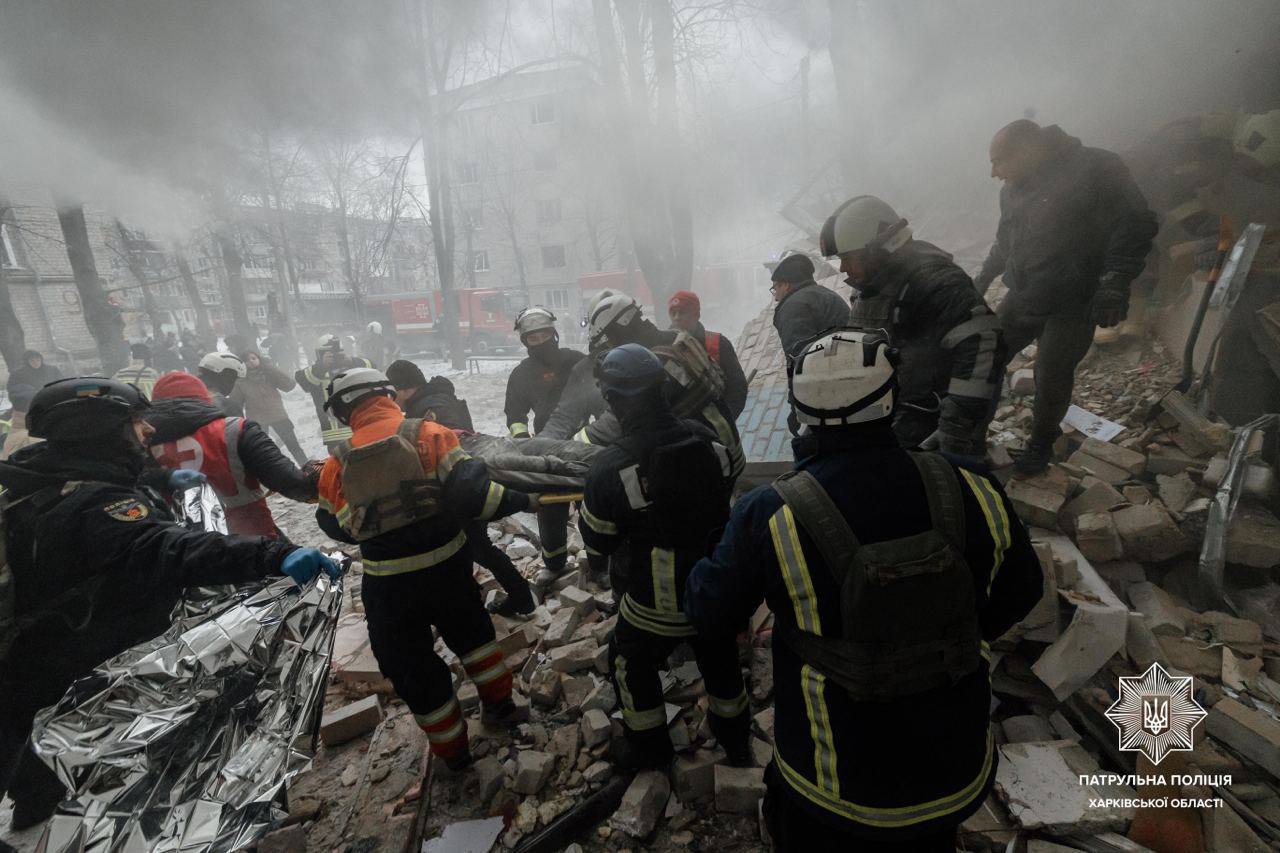 Троє людей загинули: рятувальна операція у Харкові триває