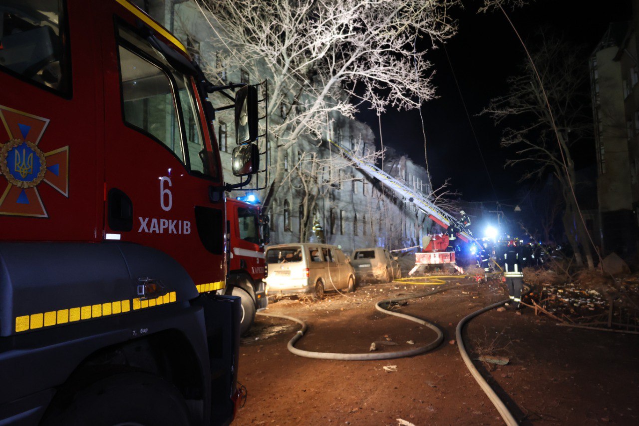 17 людей постраждали внаслідок російської атаки на Харків, аварійно-рятувальні роботи тривають