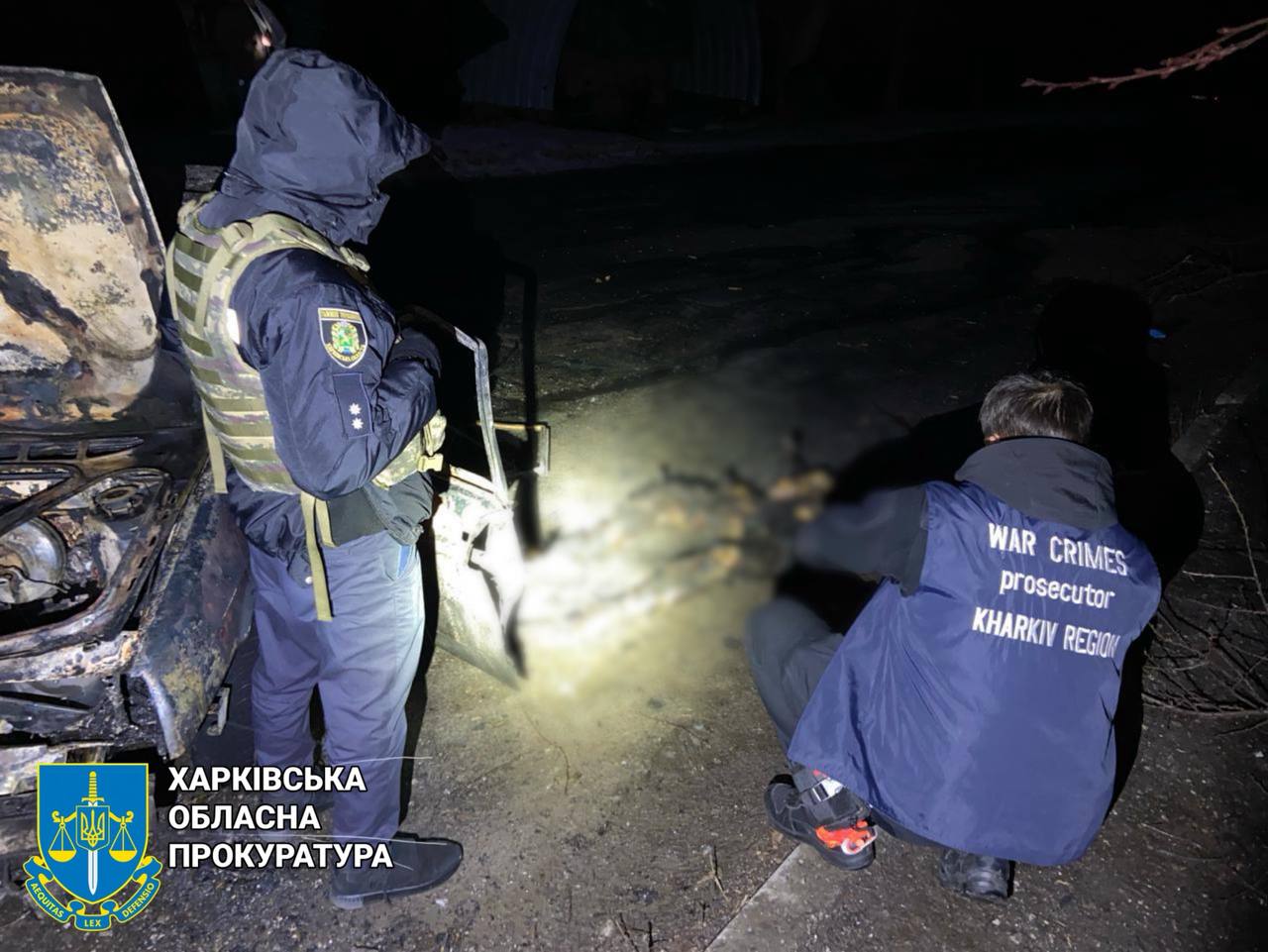 Слідчі показали місце артобстрілу в Куп’янську, де в автівці згорів водій
