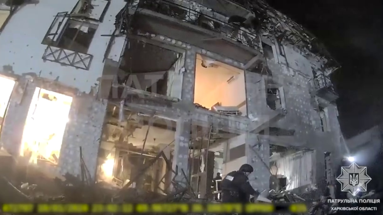 Перші хвилини з місця ракетної атаки на Харків 10 січня: відео патрульних