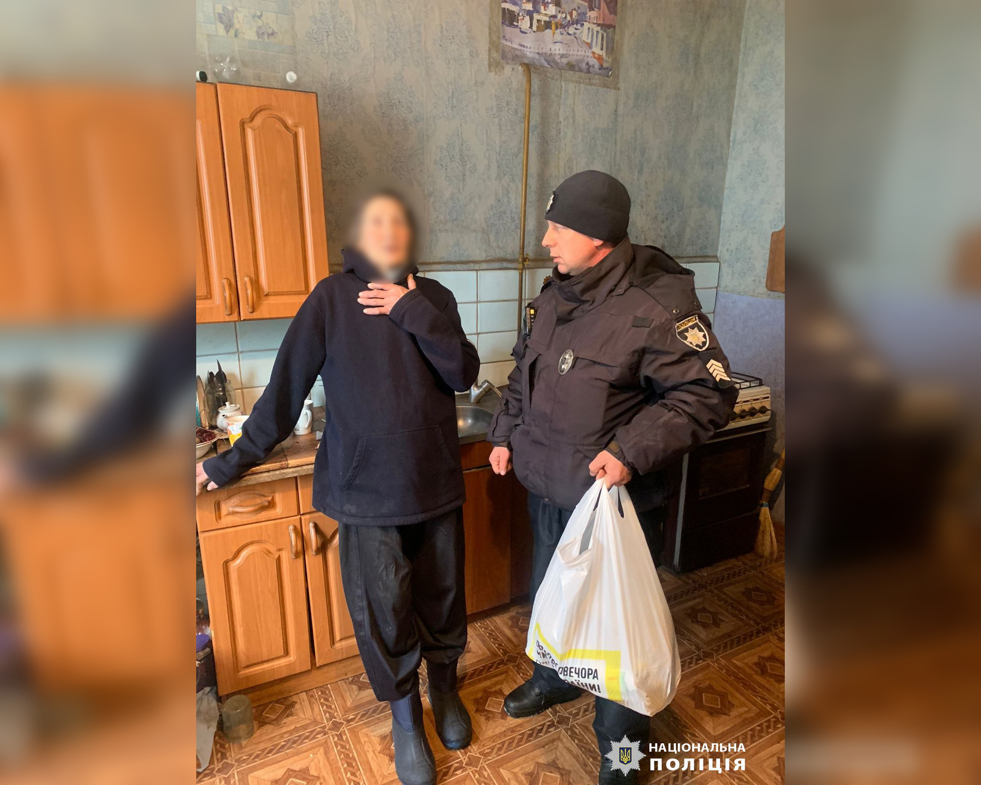 На Харківщині жінка перестала виходить на зв’язок: поліцейські допомогли самотній пенсіонерці