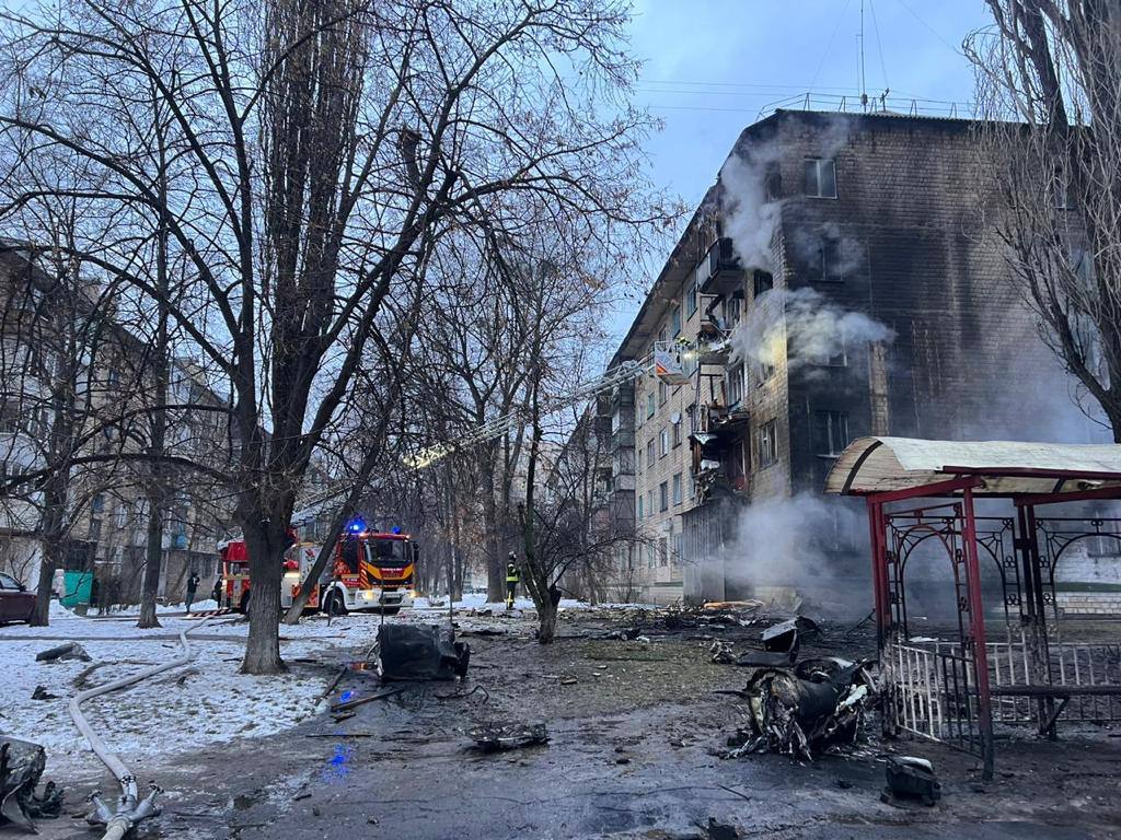 Прокурори з повітря фіксують наслідки ракетної атаки на Харків