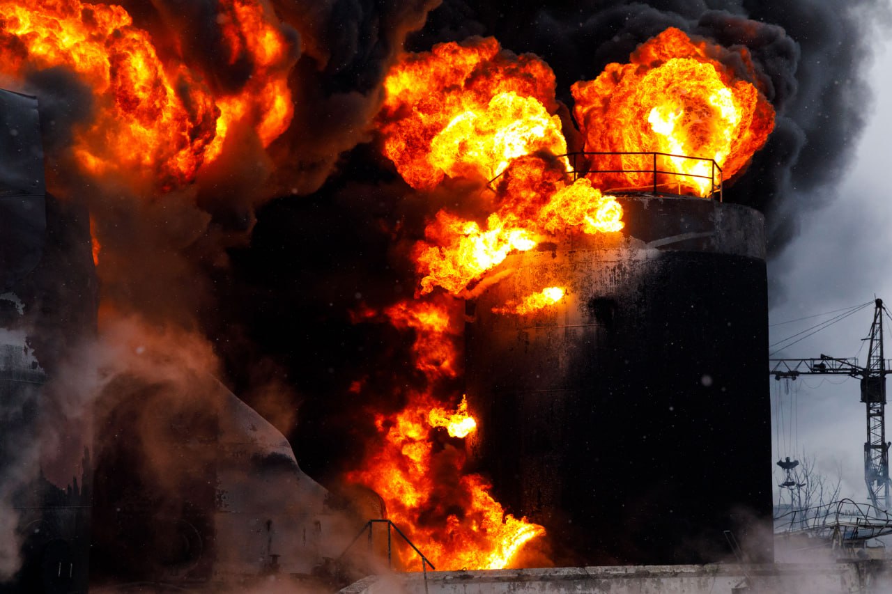 У Харкові завершилася ліквідація пожежі на нафтобазі, яку атакували безпілотники 9 лютого