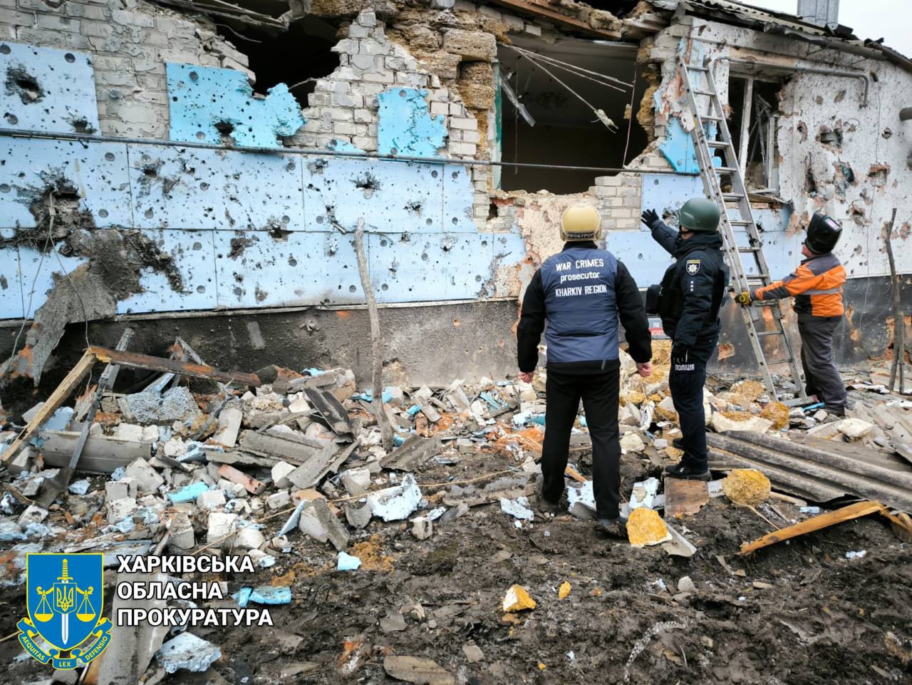 Двоє мирних жителів зазнали поранень: слідчі показали наслідки артобстрілів Харківщини