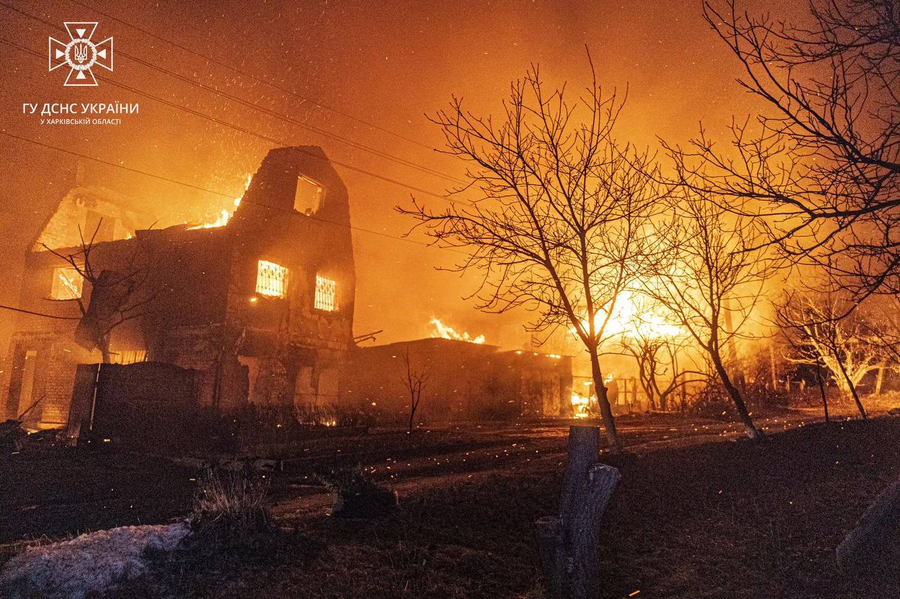 Люди горіли живцем: після обстрілу «шахедами» у Харковi виникла одна з наймасштабніших пожеж