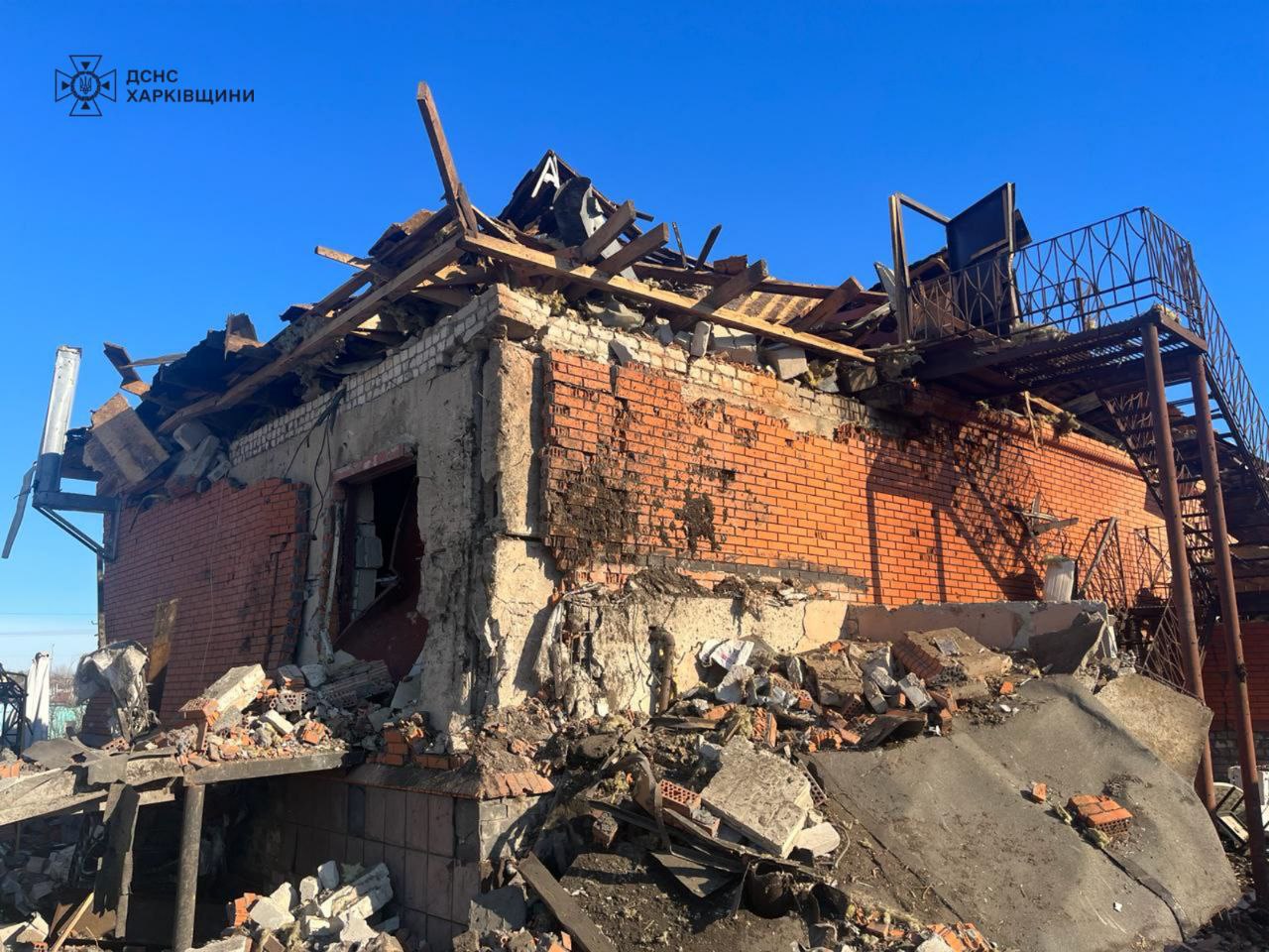 Пожежа та руйнування: рятувальники показали наслідки авіаударів по Куп’янську