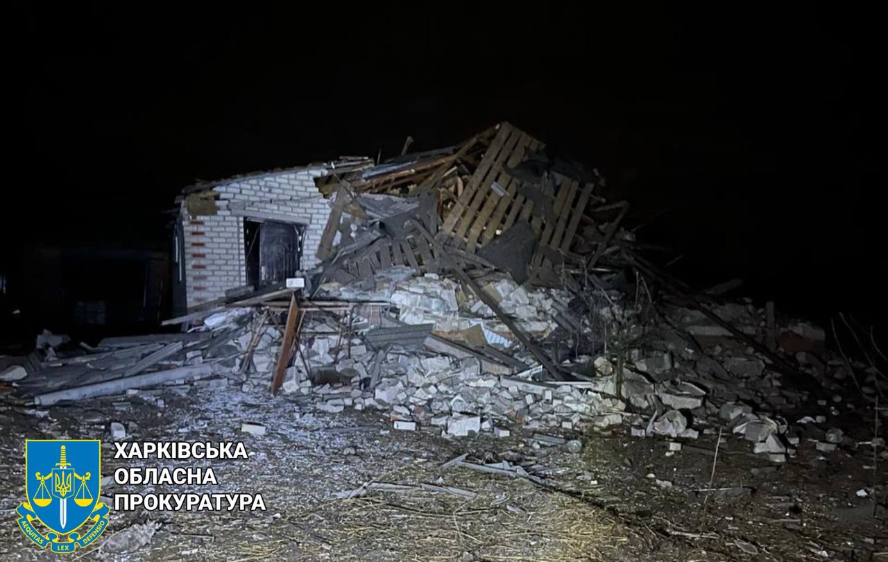 Двома авіабомбами окупанти влучили по житлових будинках на Харківщині: слідчі показали наслідки