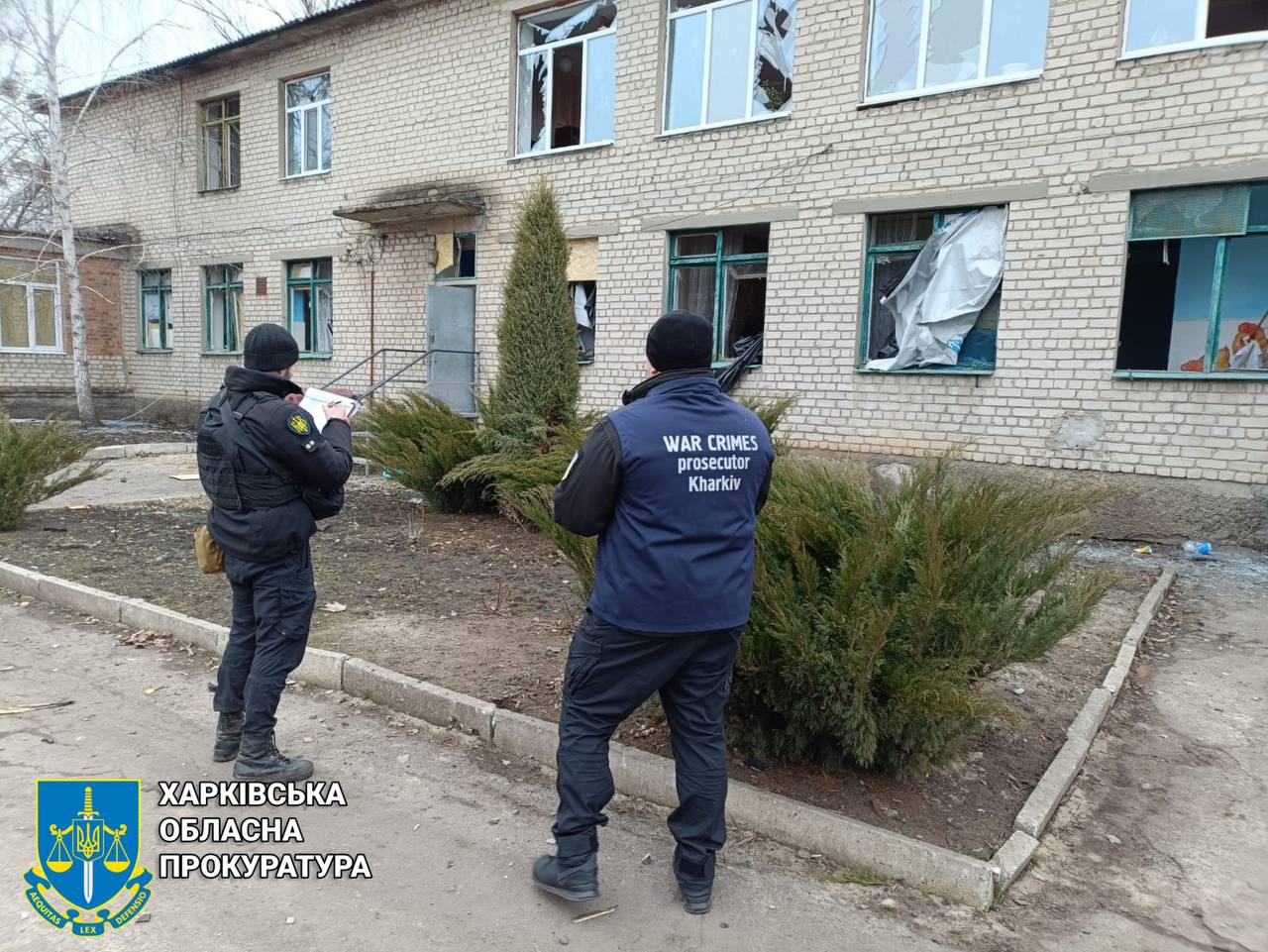 Російські військові у неділю обстріляли дитячі садки та лікарню на Харківщині