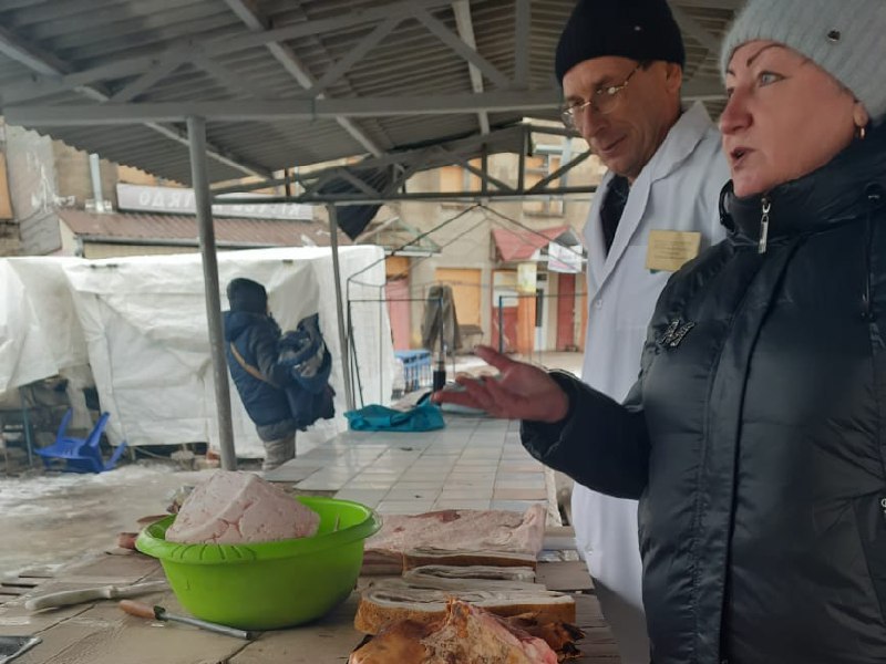 На Куп’янщині постійно здійснюють моніторинг за реалізацією свинини