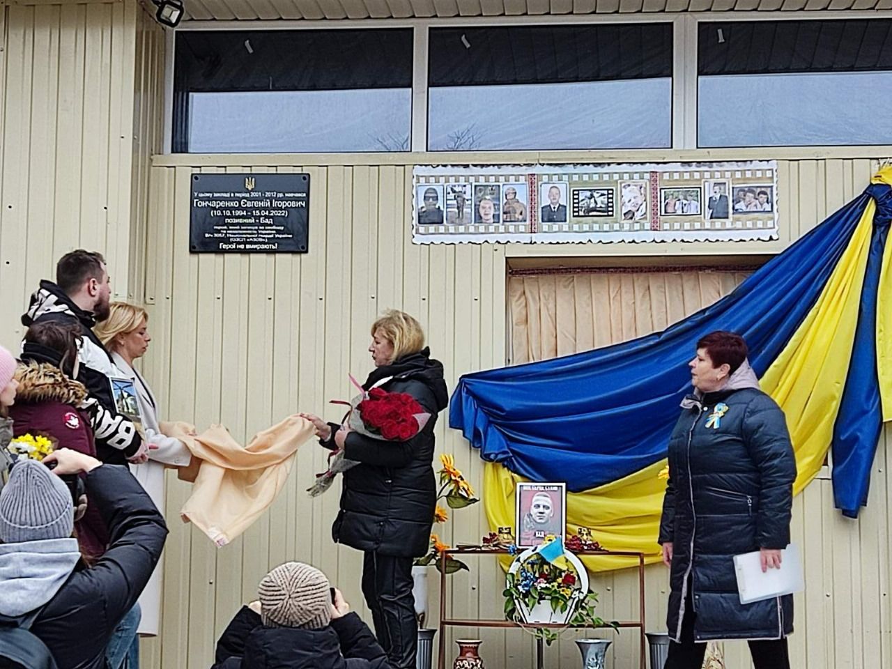В Харкові у гімназії відкрили меморіальну дошку загиблому захиснику