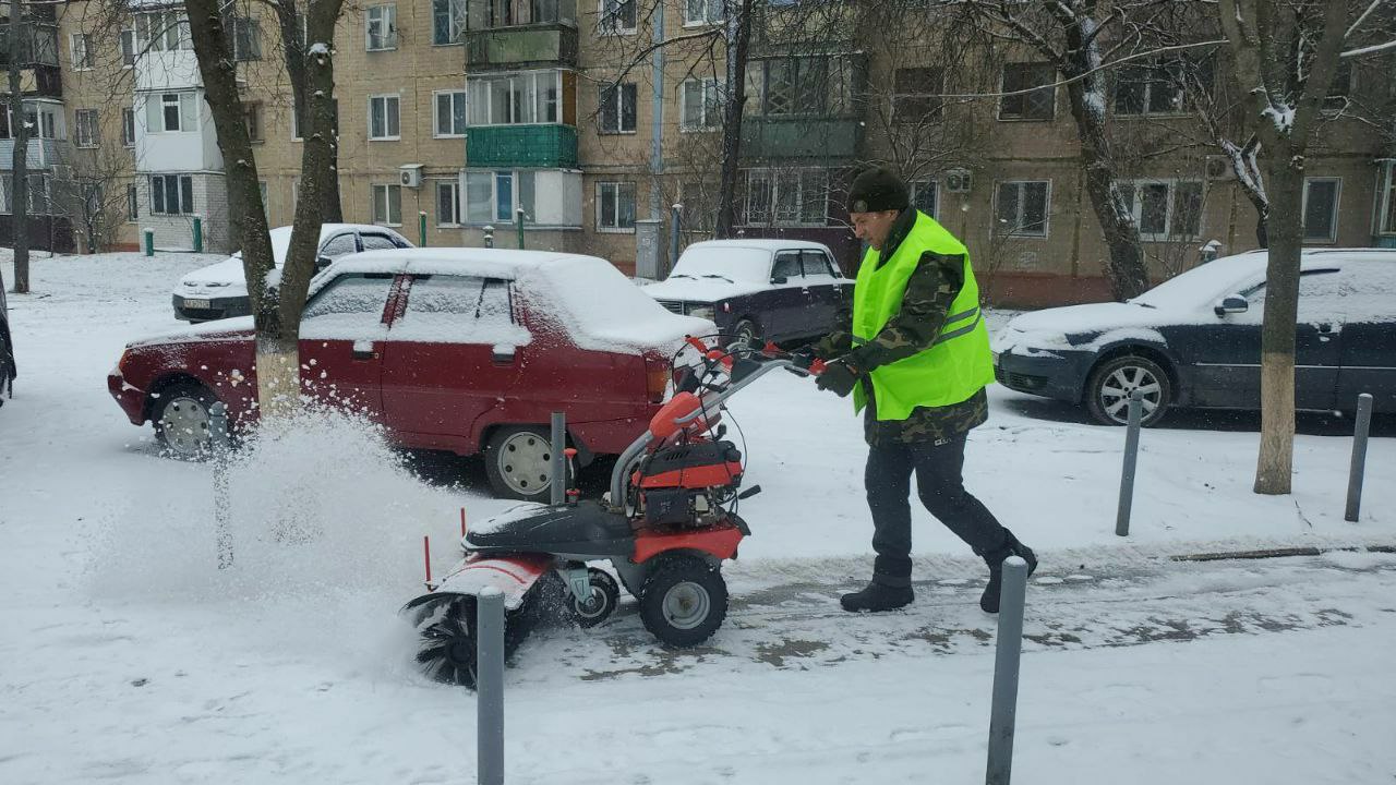 Наслідки снігопаду у Харкові усували більш ніж тисяча працівників «Харківблагоустрій»