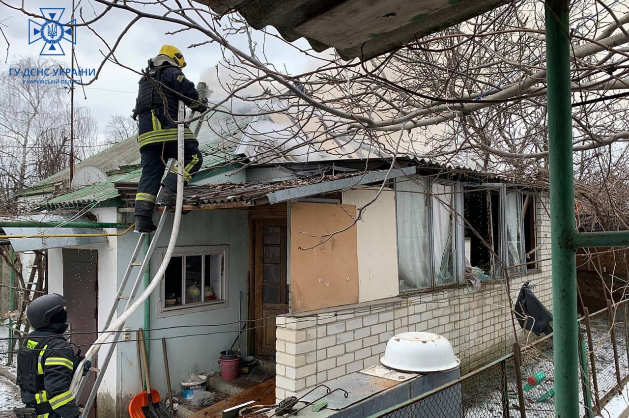 На Харківщині рятувальники ліквідували 2 пожежі, спричинені ворожими обстрілами