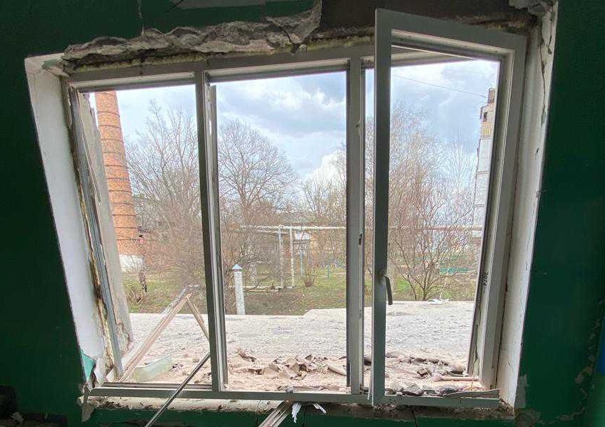 Вісім пошкоджених будинків, двоє поранених: наслідки удару по Харкову